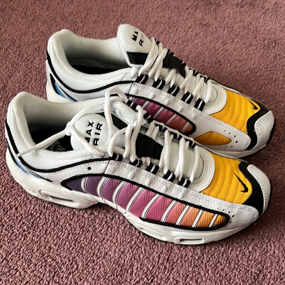 Womens NIKE Air Max Tailwind Size 10